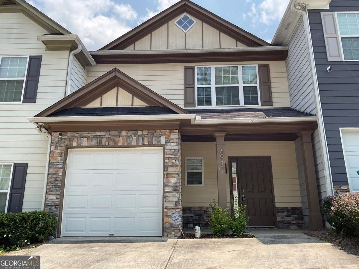 6941 Rogers Point Lithonia - 1