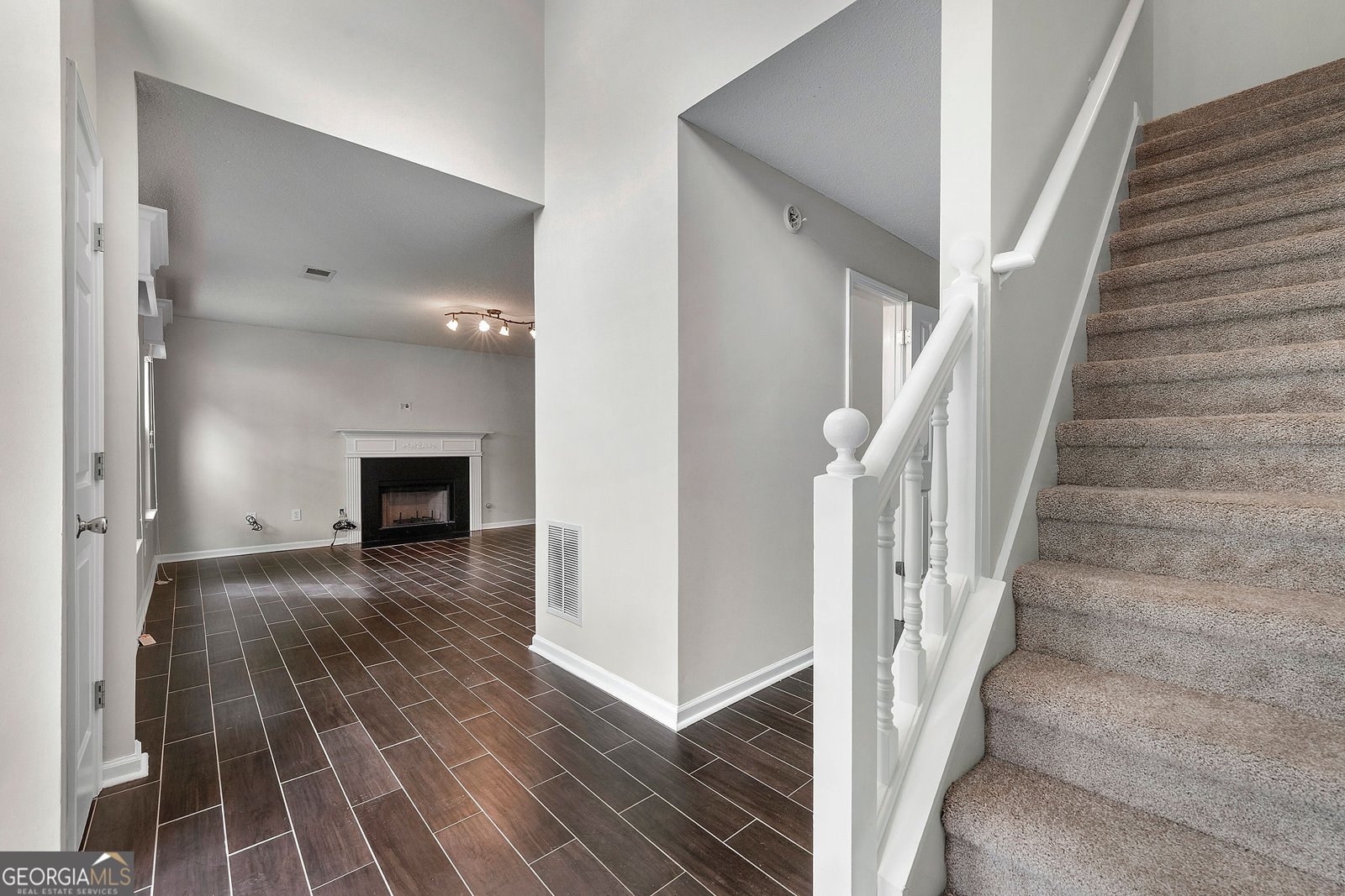 1086 Erie Circle Stone Mountain - 3