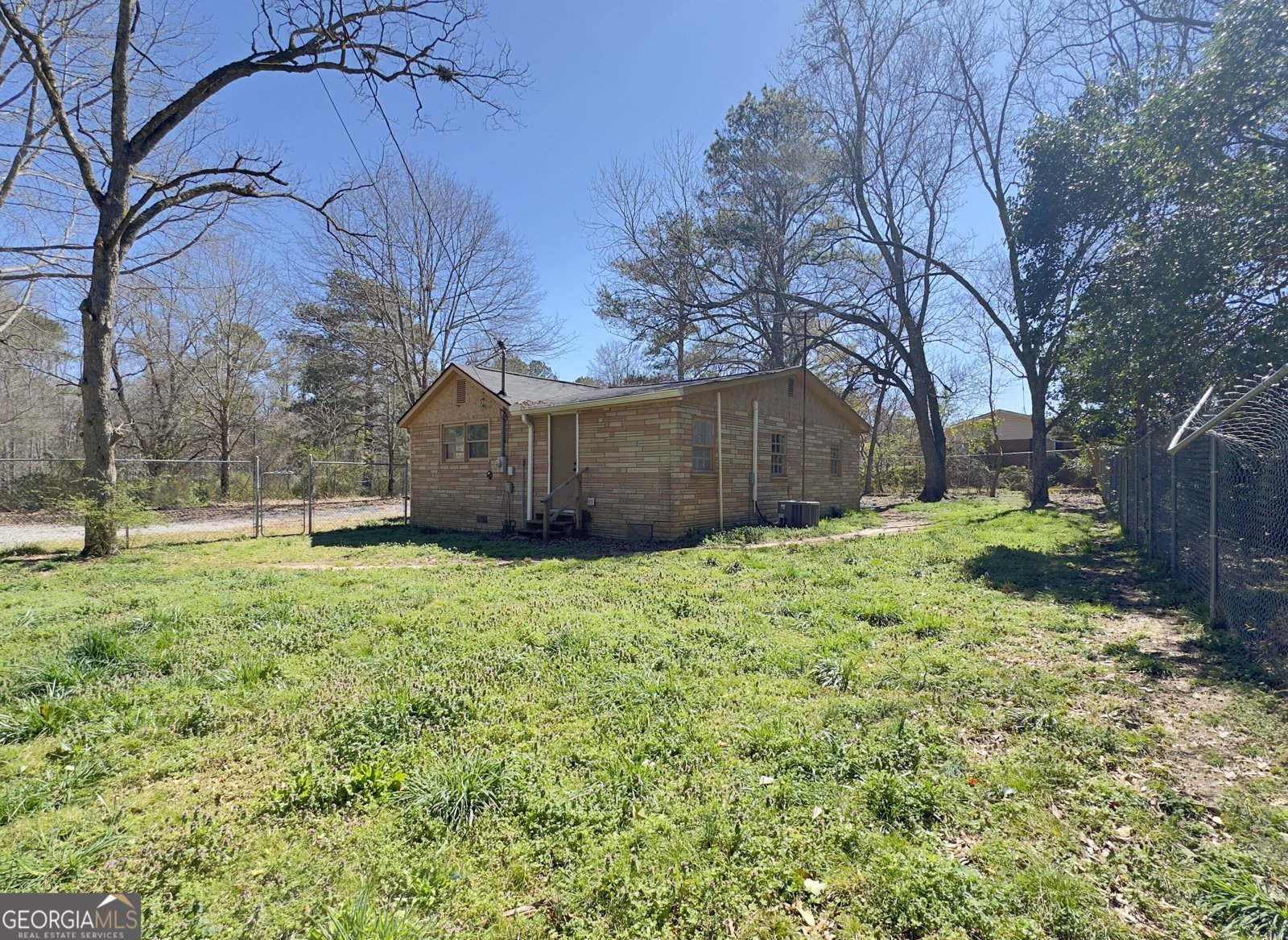 927 Dean Patrick Road Locust Grove - 37