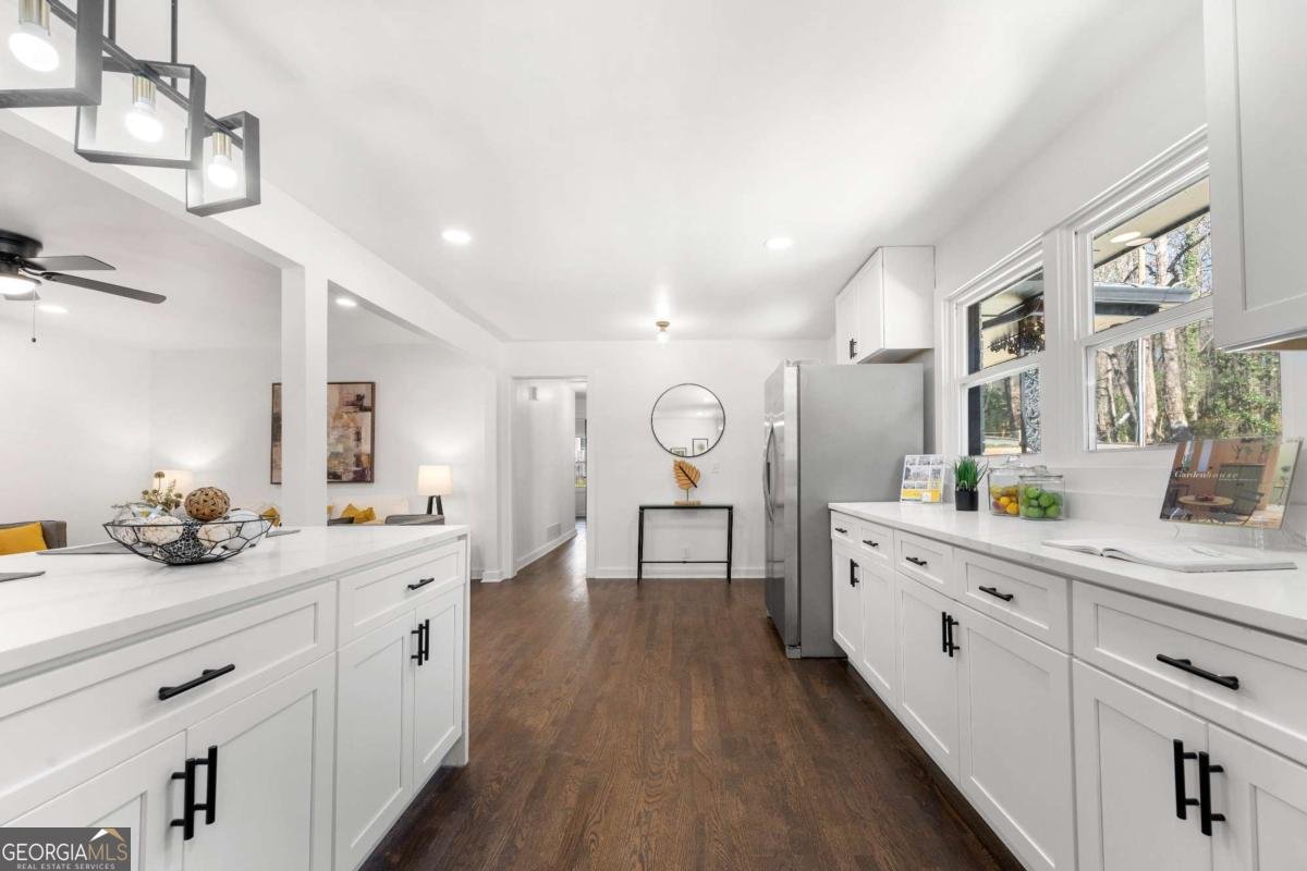 2277 Cloverdale Drive Atlanta - 4