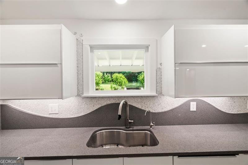 1492 SAGEWOOD Circle Stone Mountain - 8