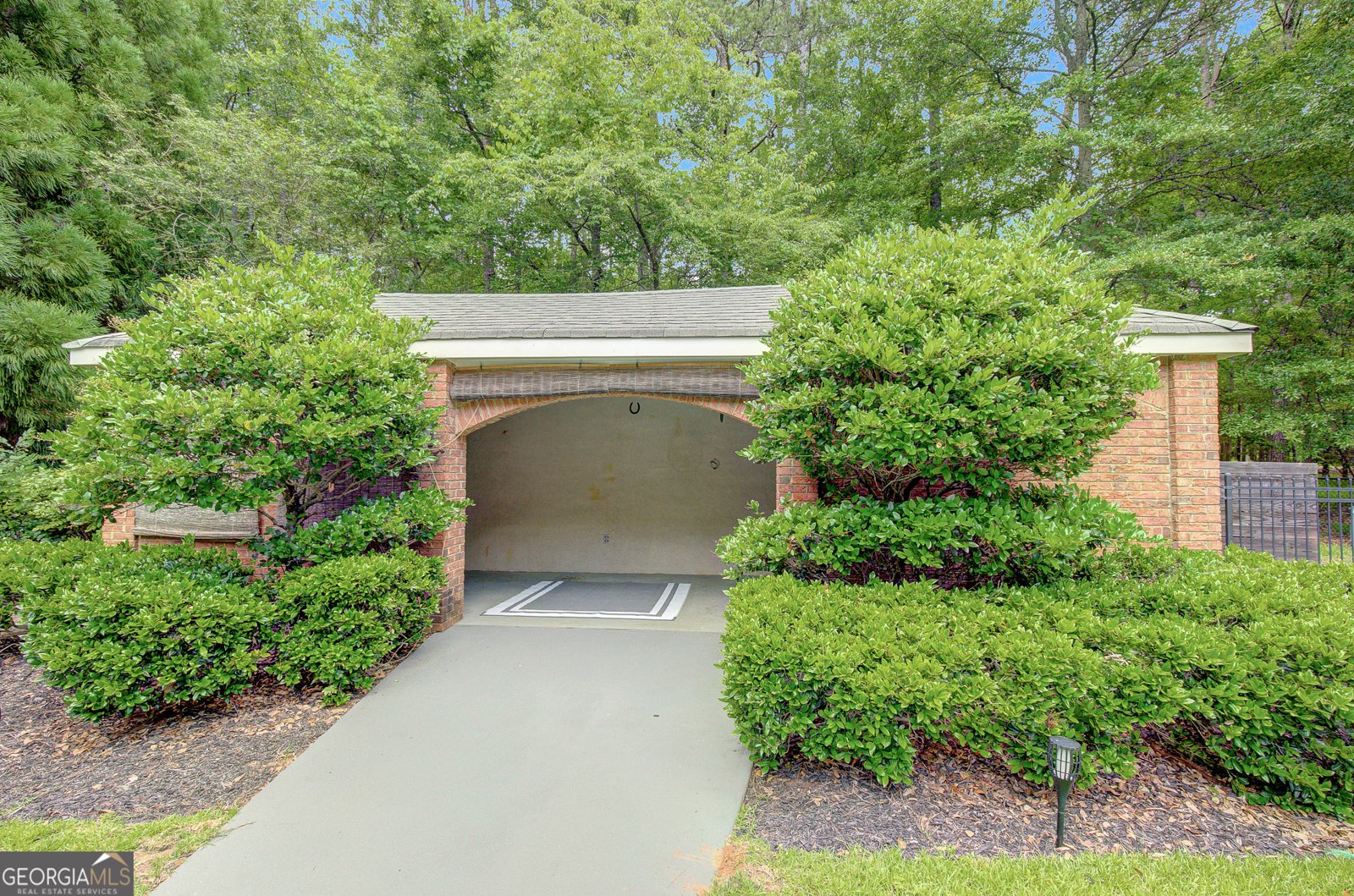 305 SHERWOOD Road Fayetteville - 13