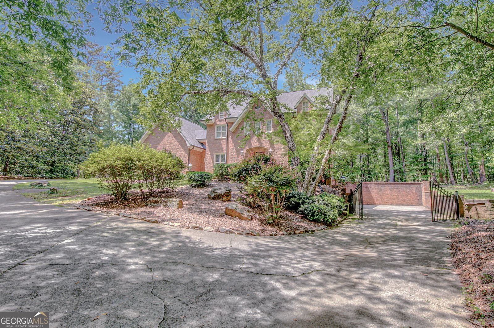305 SHERWOOD Road Fayetteville - 18