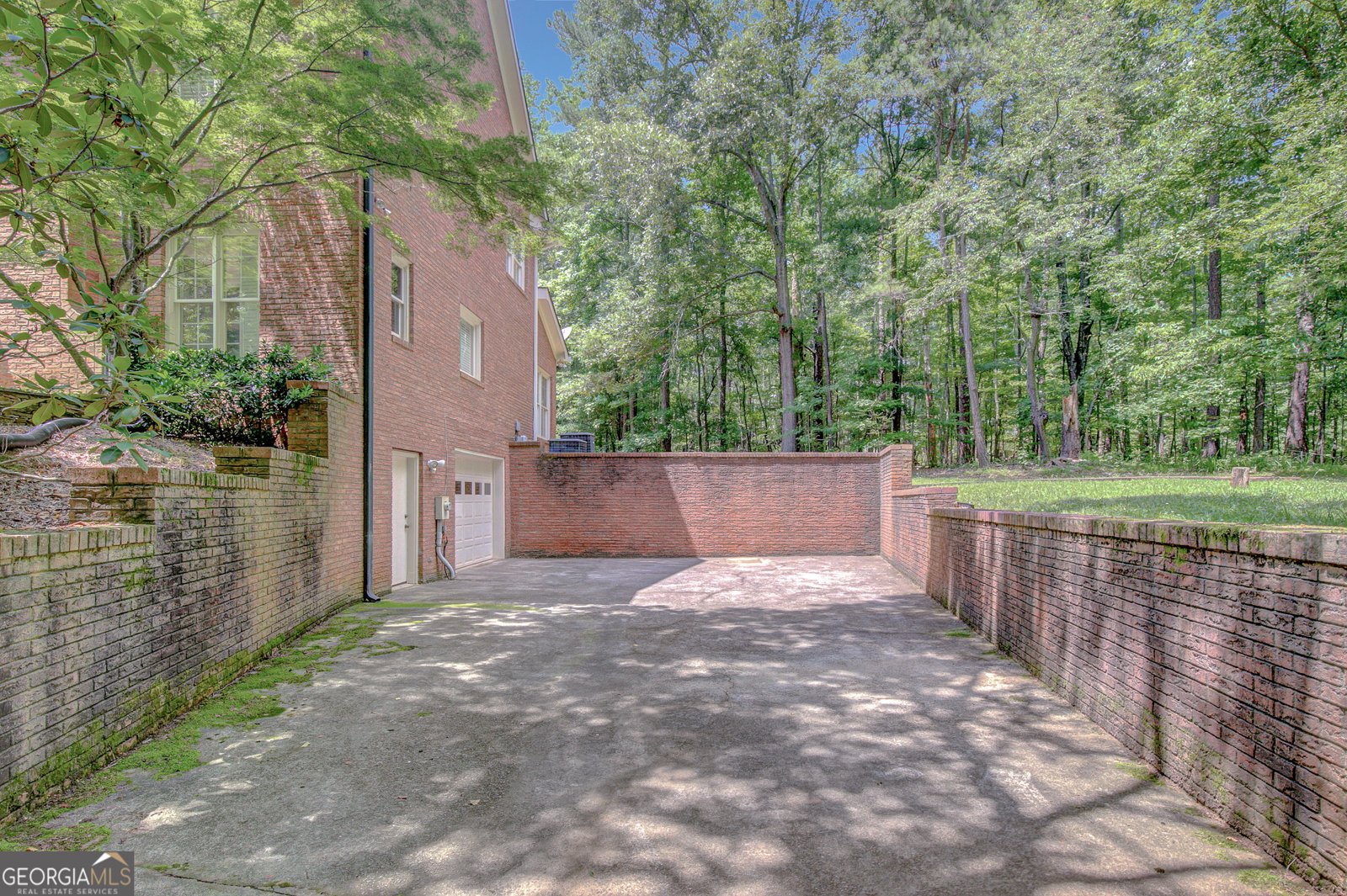 305 SHERWOOD Road Fayetteville - 19