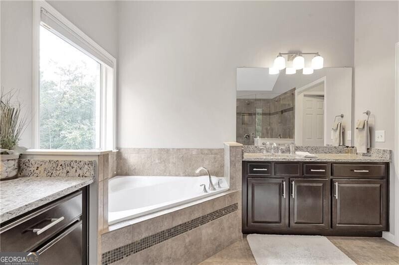 1546 Heritage Pass Milton - 19