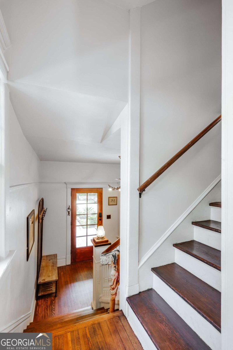 781 Boulevard Athens - 16