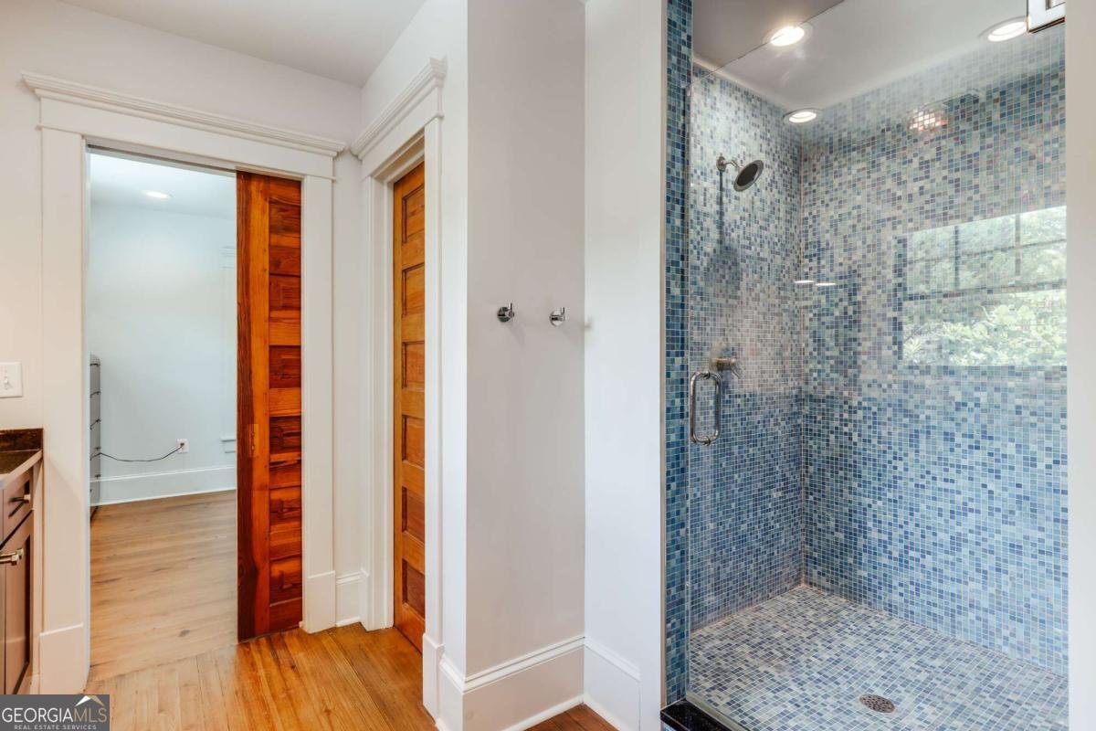 781 Boulevard Athens - 25