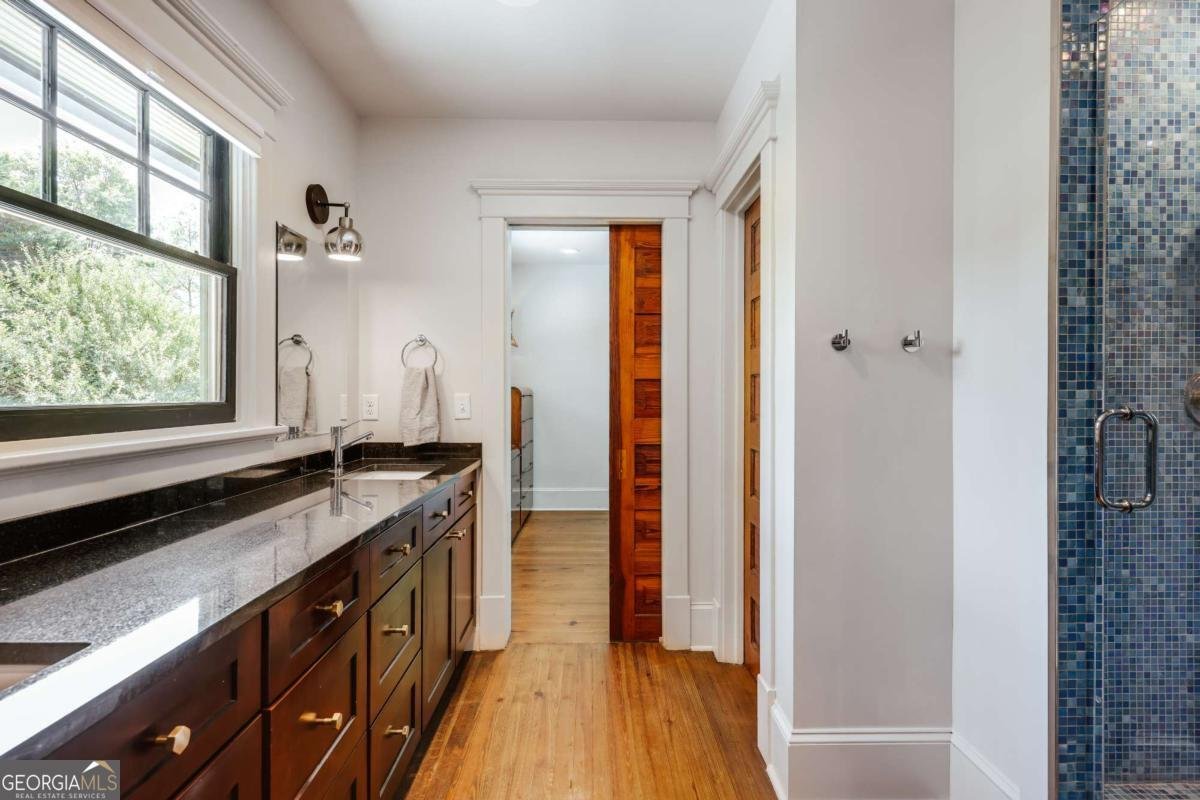 781 Boulevard Athens - 28