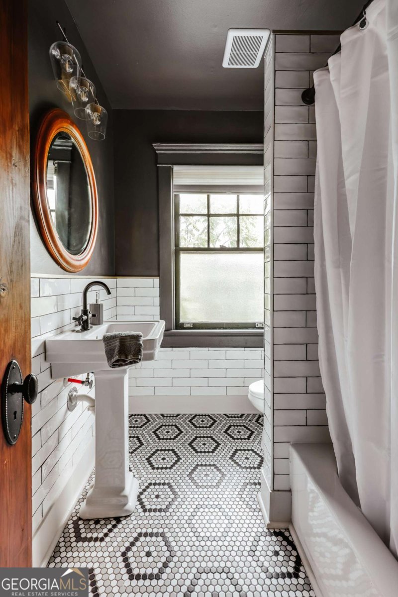 781 Boulevard Athens - 33