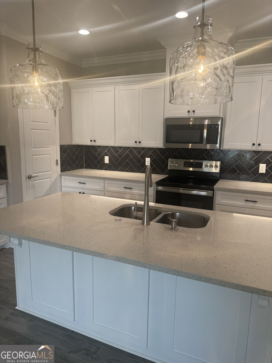 223 Ryan Nicholas Drive Kingsland - 4