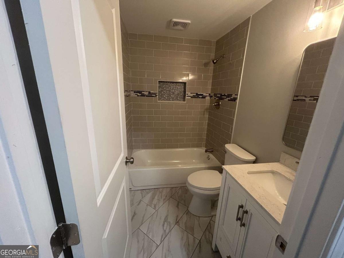5090 Lorraine Place Forest Park - 12