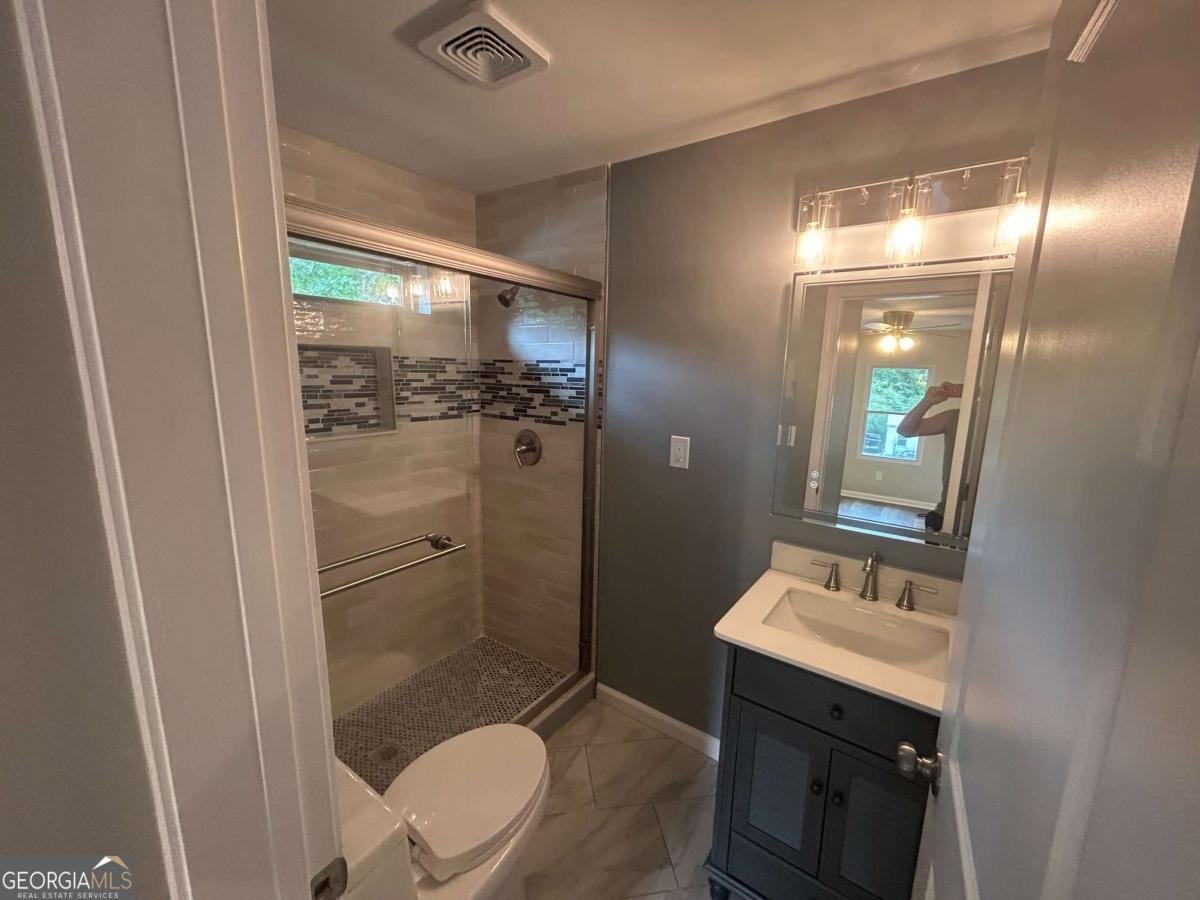 5090 Lorraine Place Forest Park - 9