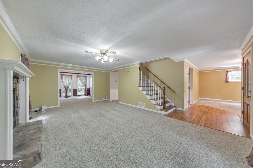 405 Leslie Court Woodstock - 6