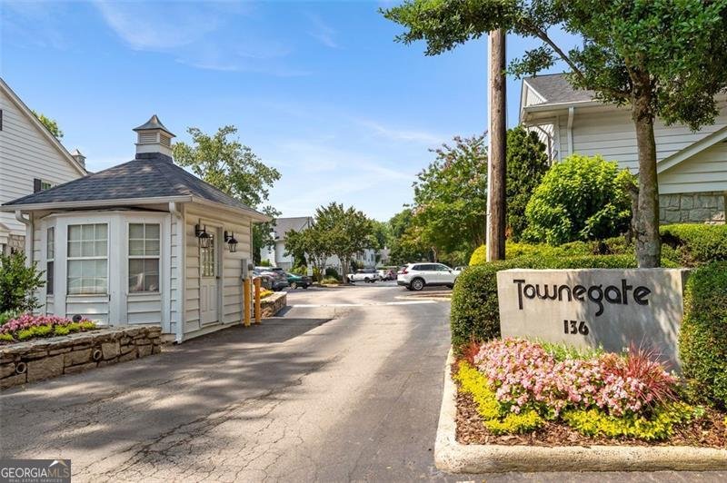 136 PEACHTREE MEMORIAL Drive Atlanta - 17