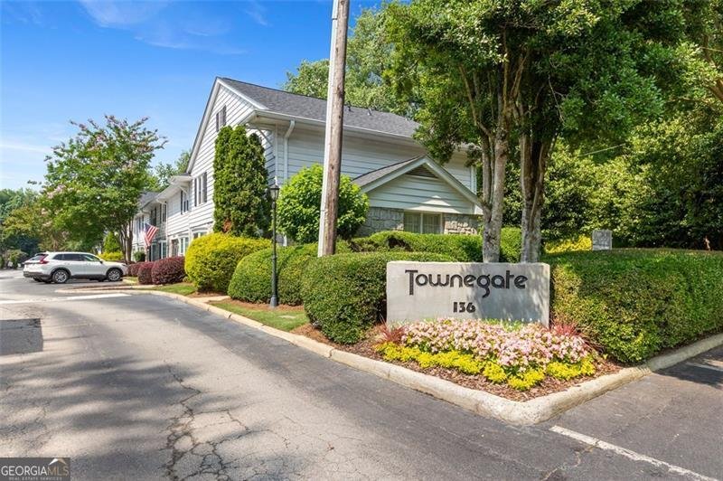 136 PEACHTREE MEMORIAL Drive Atlanta - 18