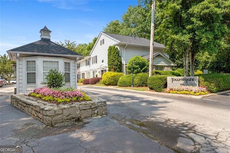 136 PEACHTREE MEMORIAL Drive Atlanta - 19