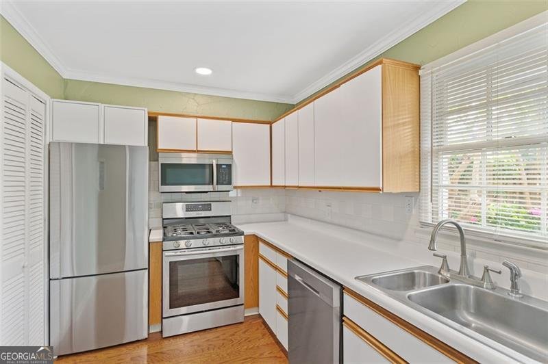 136 PEACHTREE MEMORIAL Drive Atlanta - 8