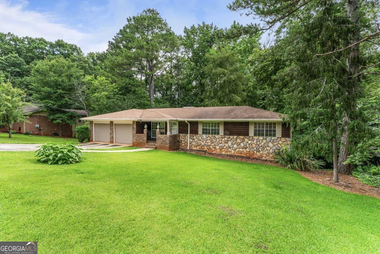 115 Club Circle Stockbridge - 2