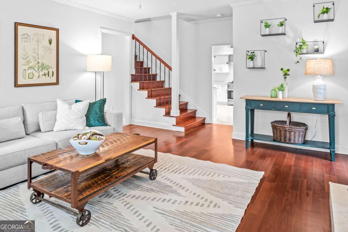 100 Parkerwood Way Alpharetta - 19