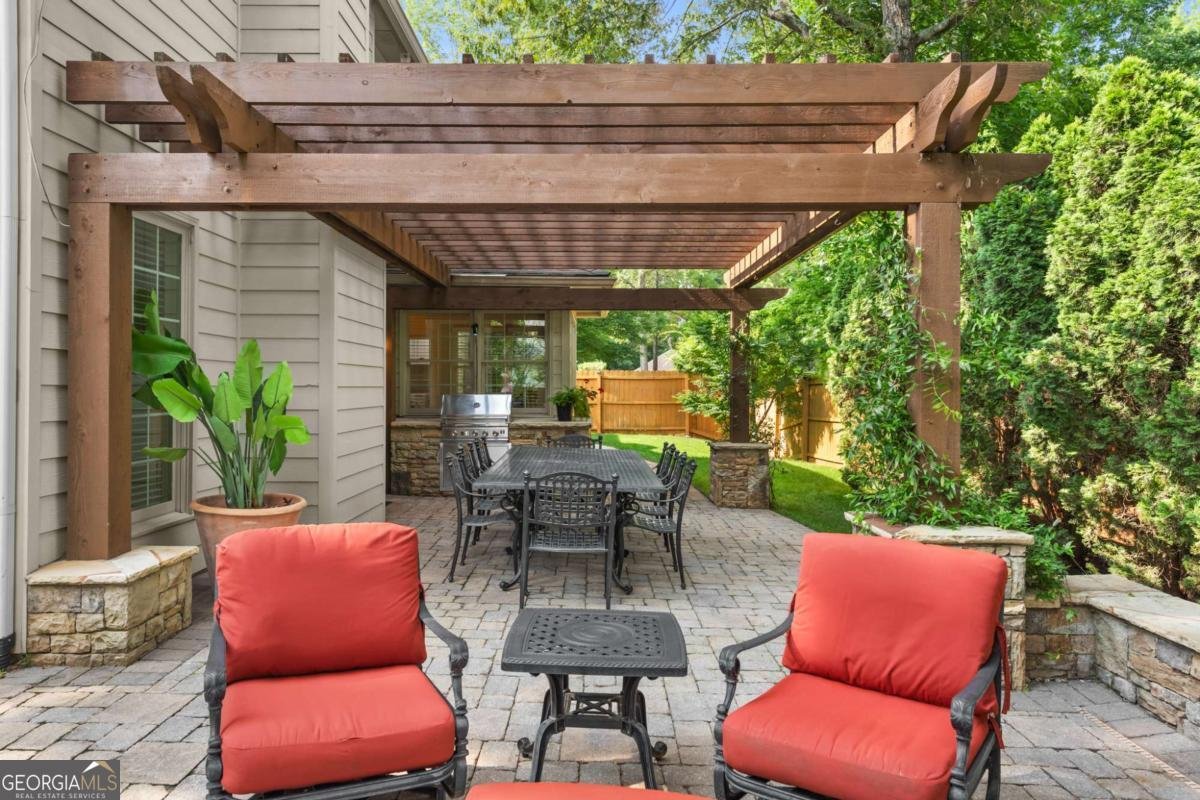 100 Parkerwood Way Alpharetta - 24