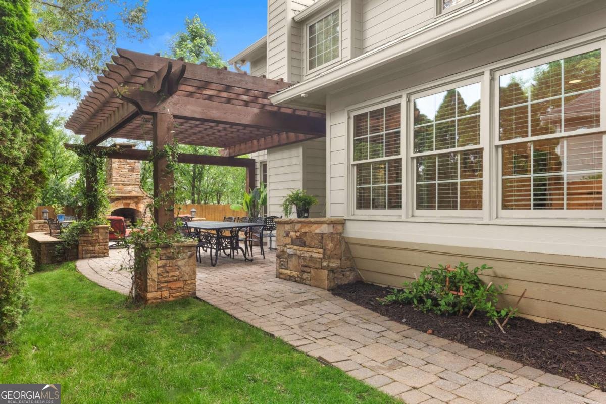 100 Parkerwood Way Alpharetta - 27