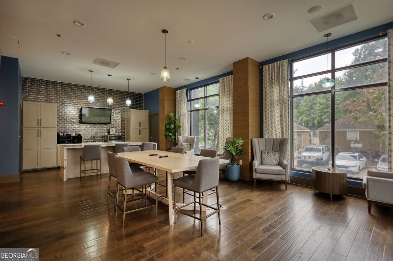 795 HAMMOND Drive Sandy Springs - 19