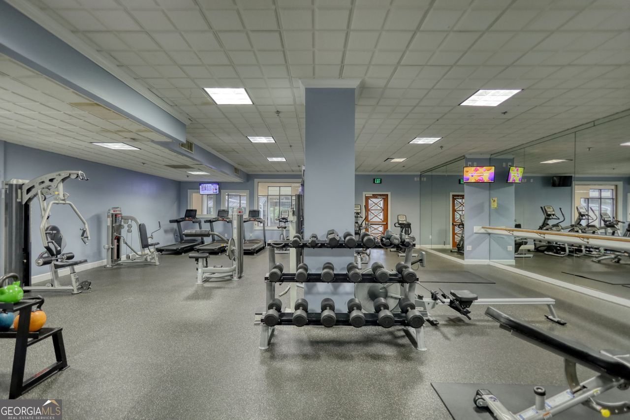 795 HAMMOND Drive Sandy Springs - 33