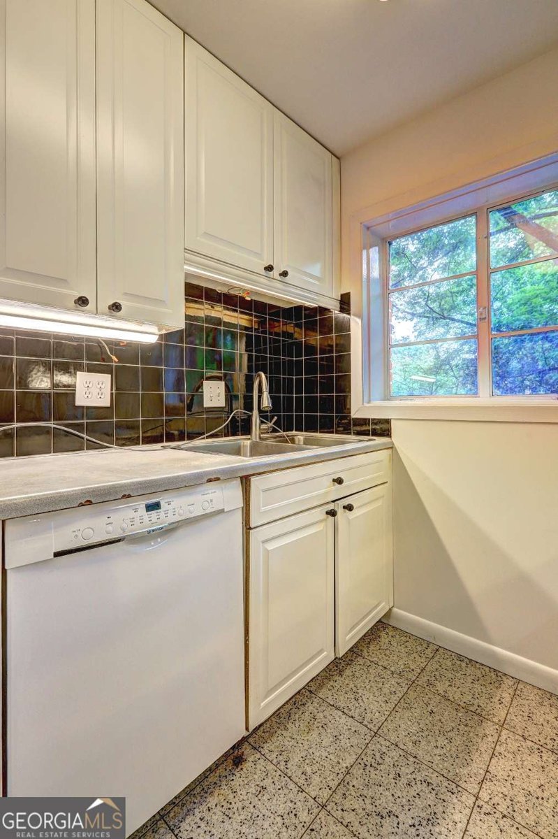 1400 Chalmette Drive Atlanta - 17