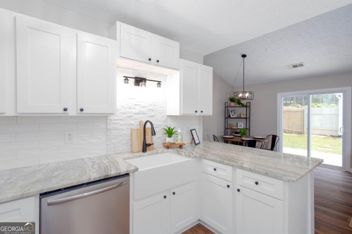 214 Chelsea Court Woodstock - 13