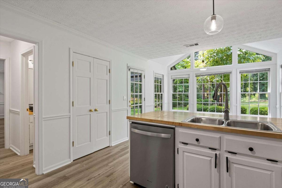 4220 Singing Post Lane Roswell - 19