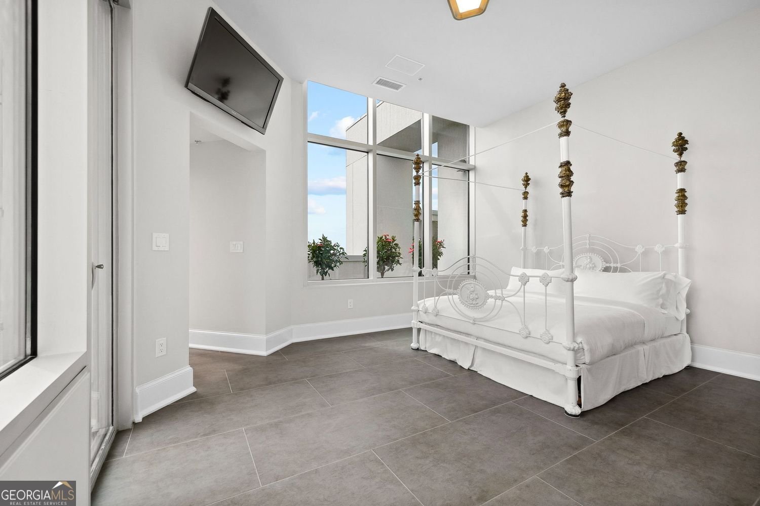 2828 Peachtree Road Atlanta - 40