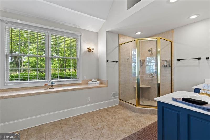 4337 MOUNTAIN VIEW Road Oakwood - 37