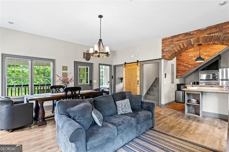 4337 MOUNTAIN VIEW Road Oakwood - 63