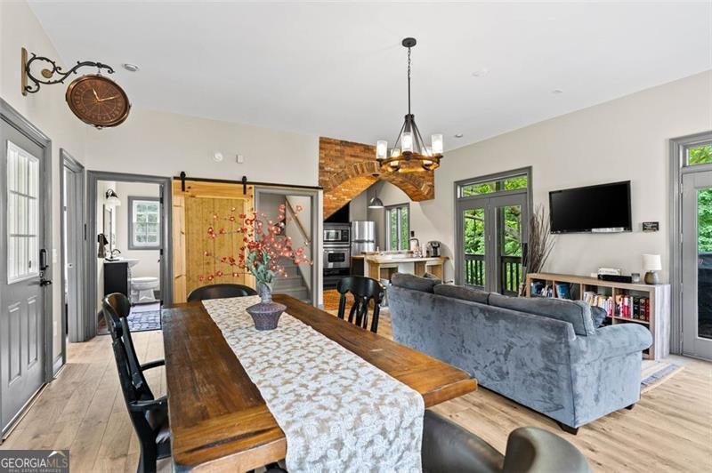 4337 MOUNTAIN VIEW Road Oakwood - 64