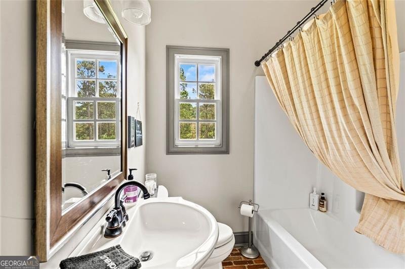 4337 MOUNTAIN VIEW Road Oakwood - 69