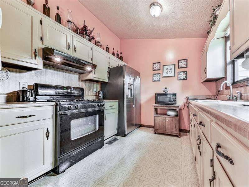 629 Silver Trace Court Woodstock - 10