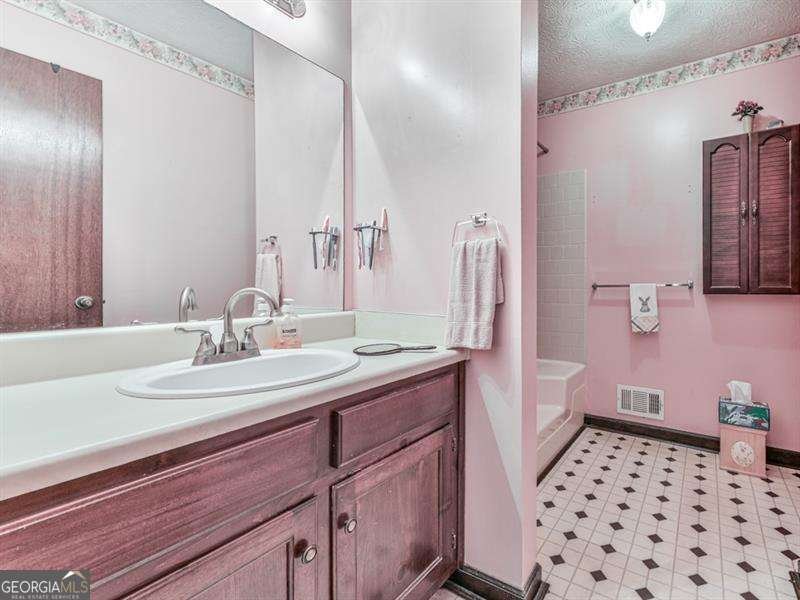 629 Silver Trace Court Woodstock - 13