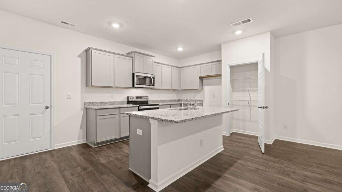 356 Sound Circle Stockbridge - 12