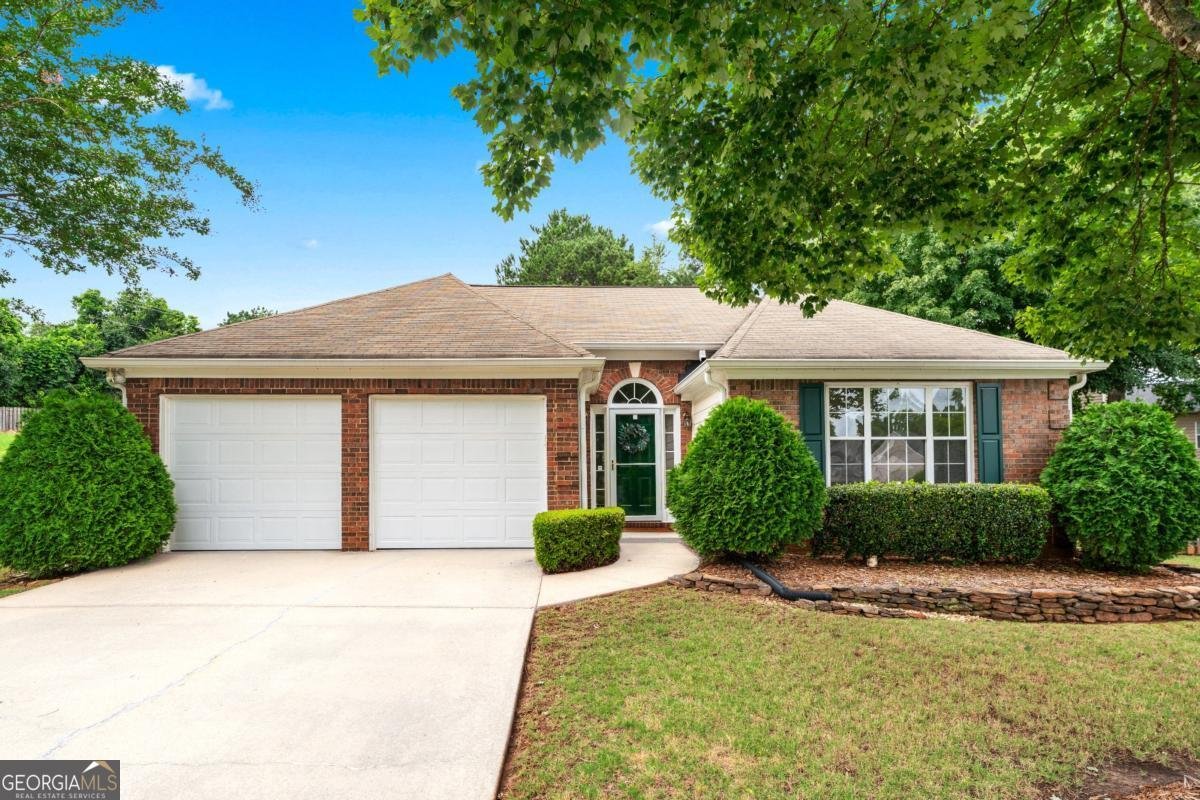 910 Laurel Cove Drive Snellville - 1