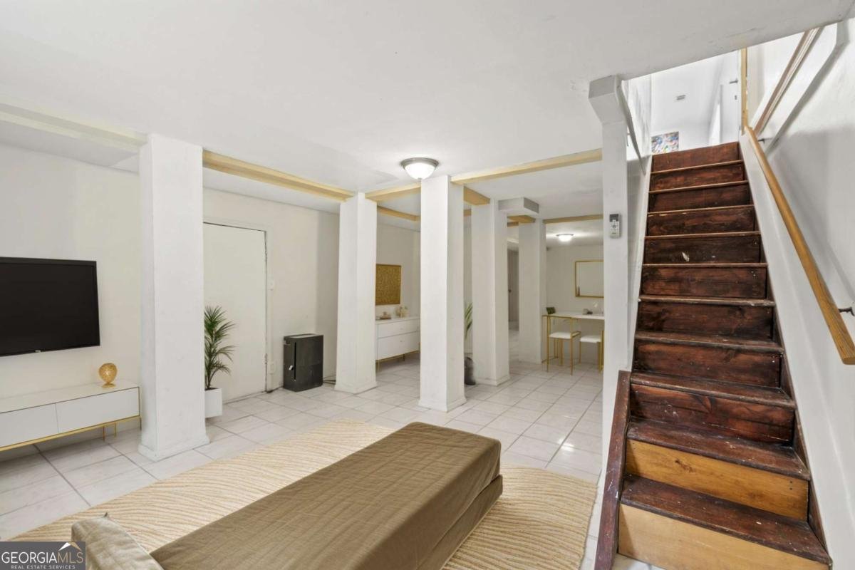 240 Lake Drive Atlanta - 19