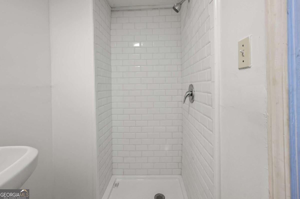 240 Lake Drive Atlanta - 21