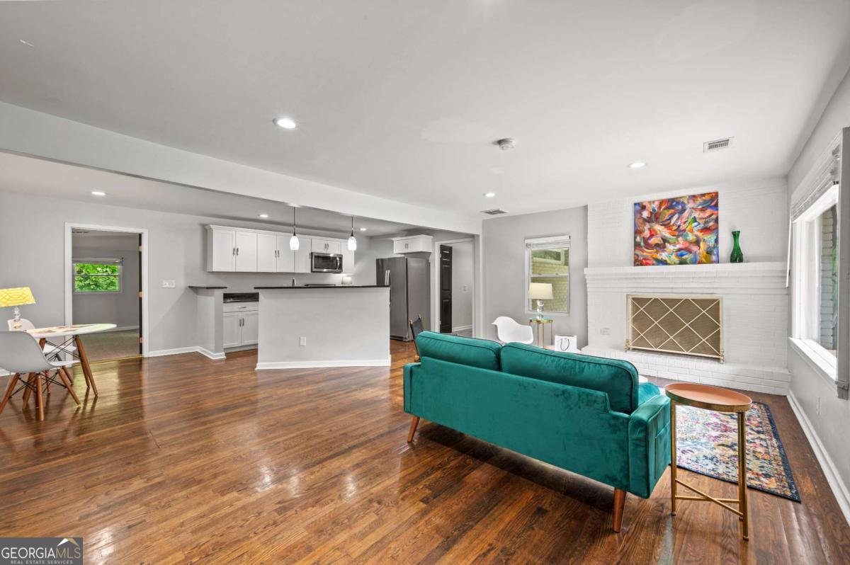 240 Lake Drive Atlanta - 4