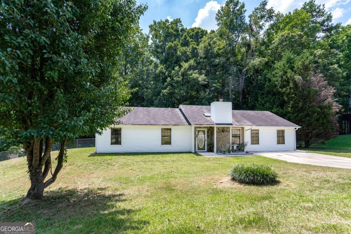 3385 HUNTINGTON Court Douglasville - 1