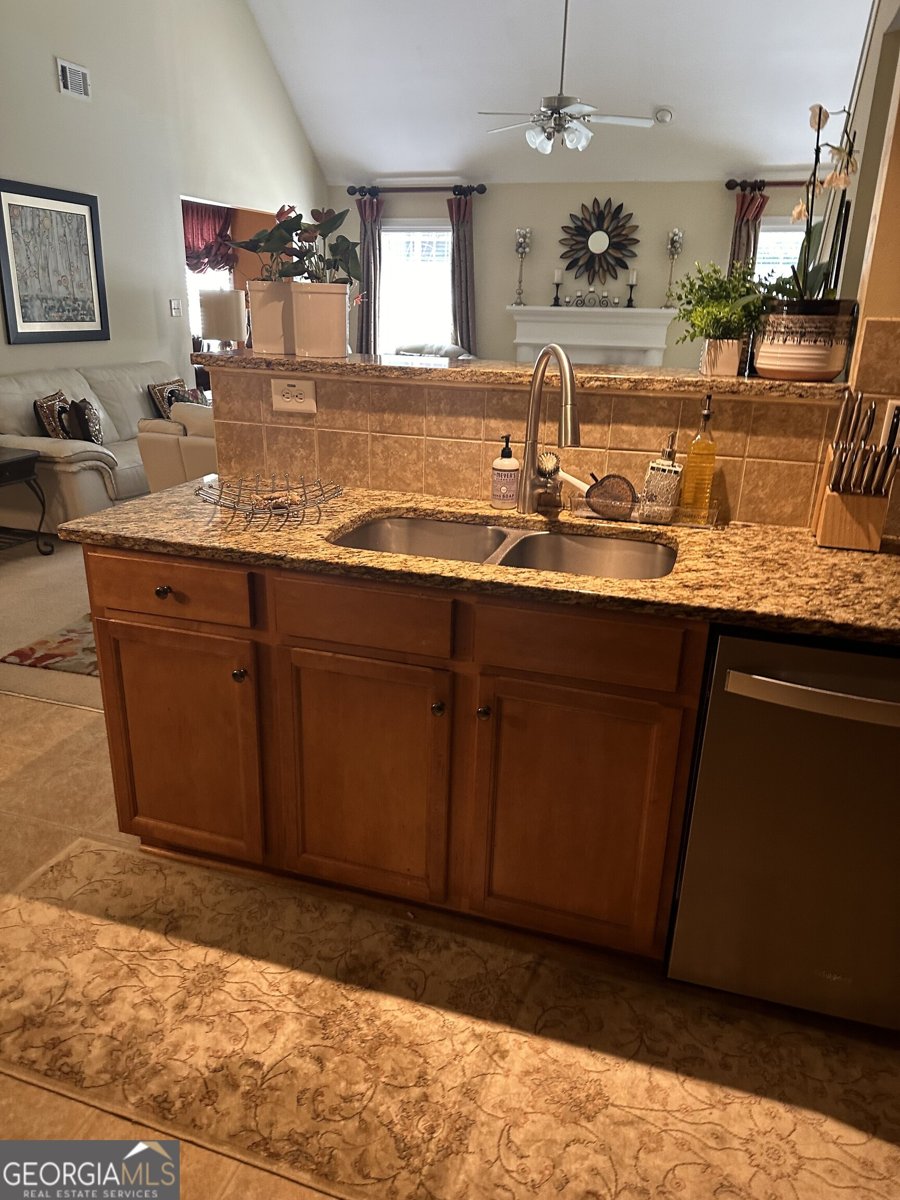 7946 GOSSAMER Drive Fairburn - 29