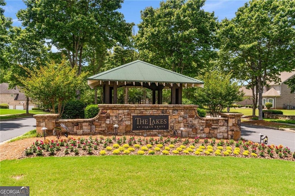 7946 GOSSAMER Drive Fairburn - 33