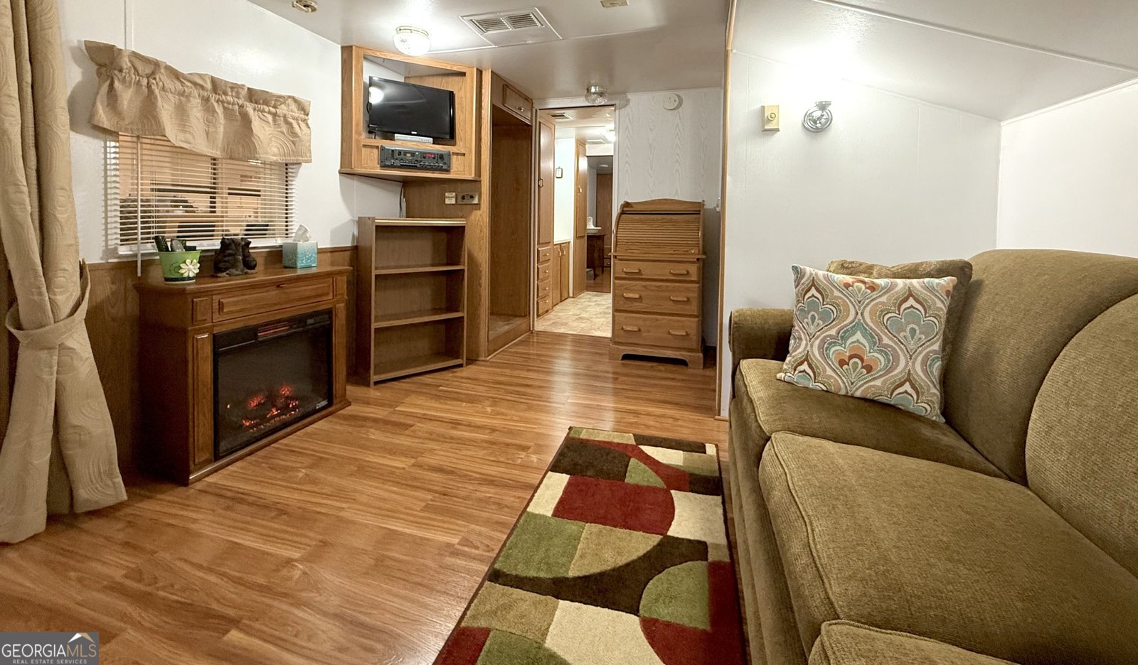 112 Cindy Parkway Cleveland - 11