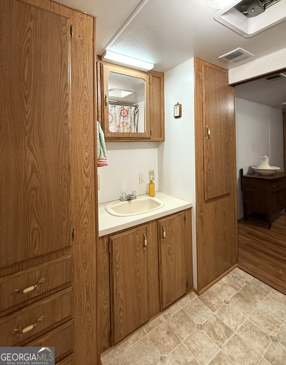 112 Cindy Parkway Cleveland - 13