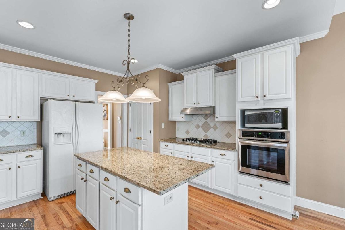 994 Fairview Club Circle Dacula - 4