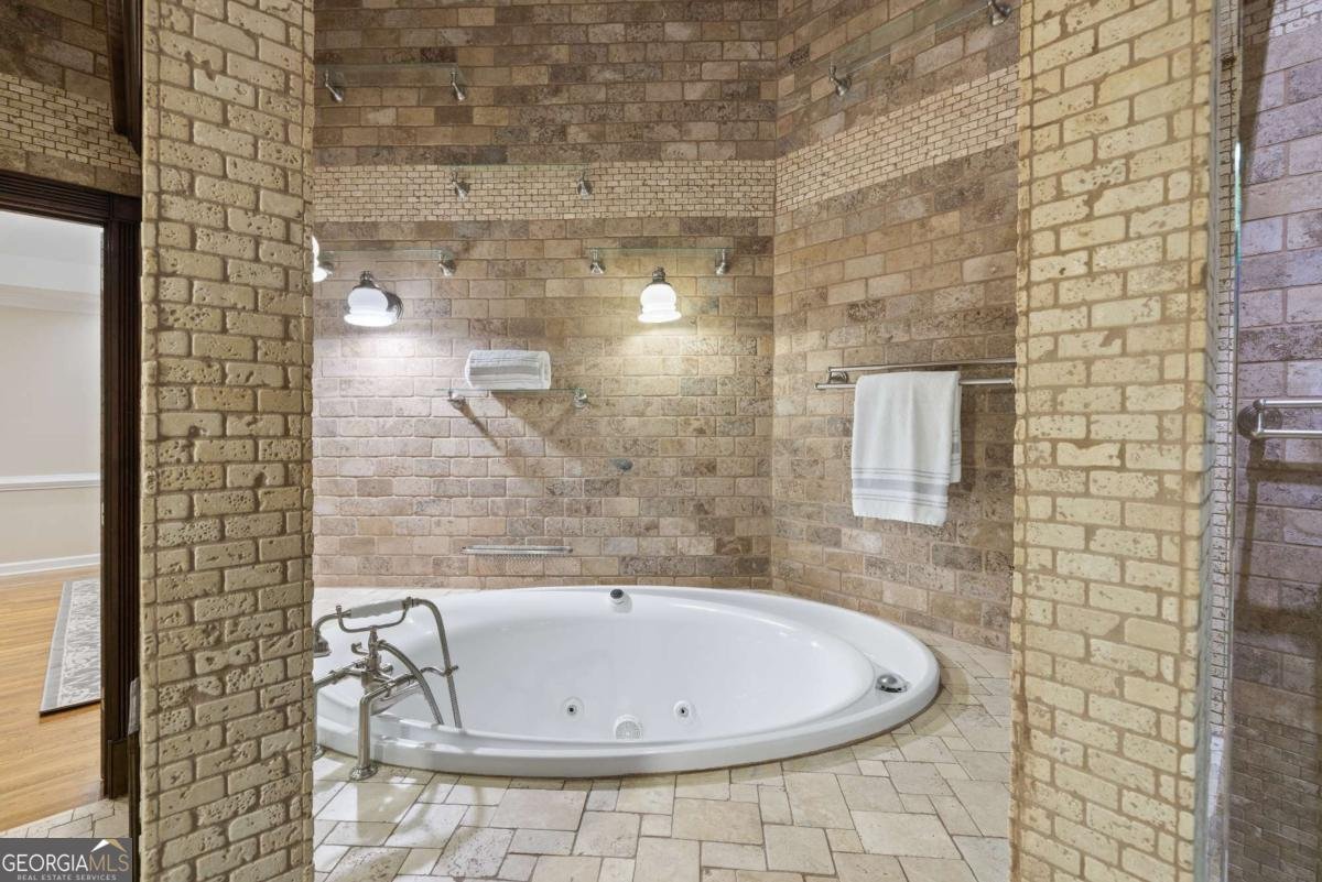 1005 Cromwell Cove Snellville - 24