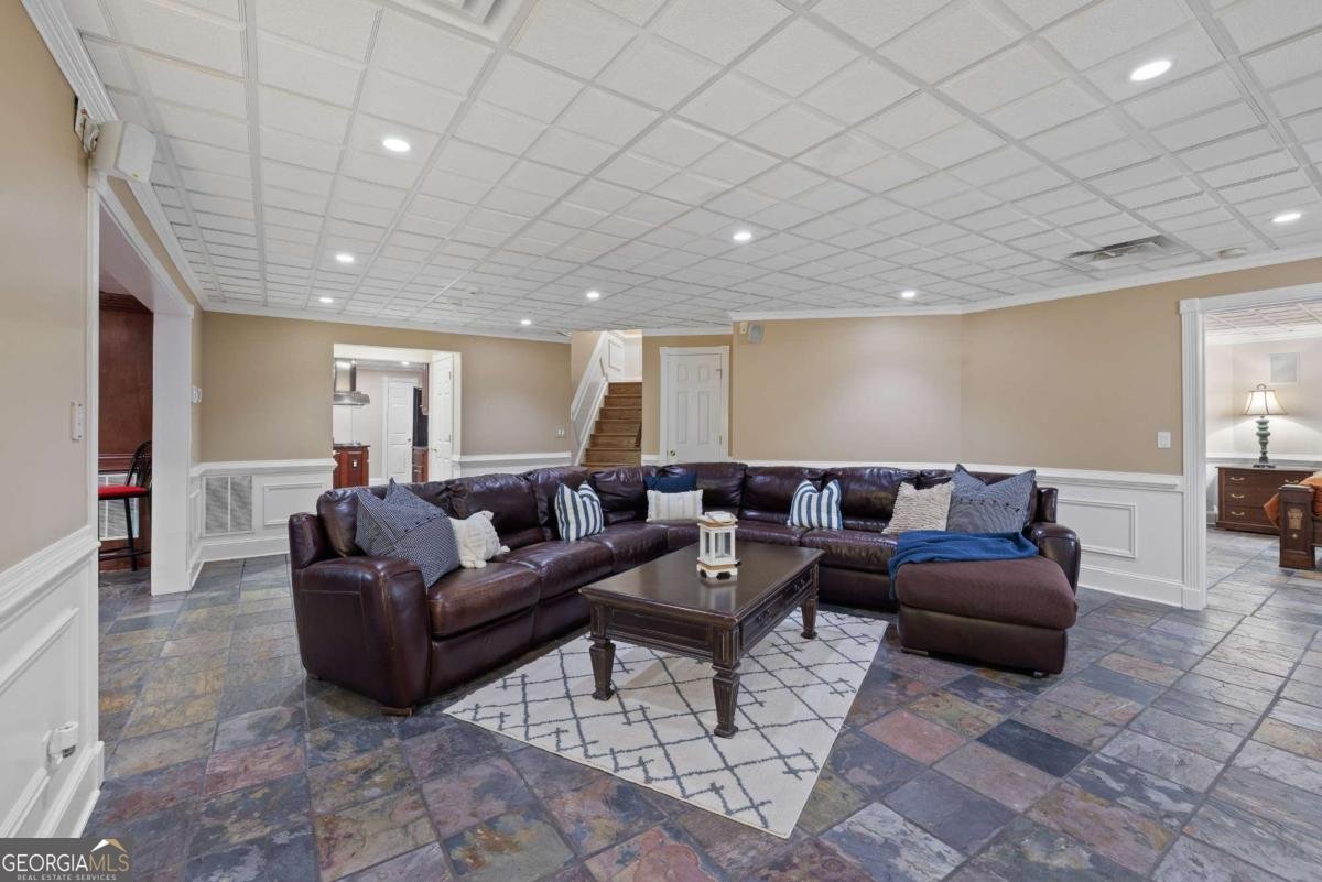 1005 Cromwell Cove Snellville - 38